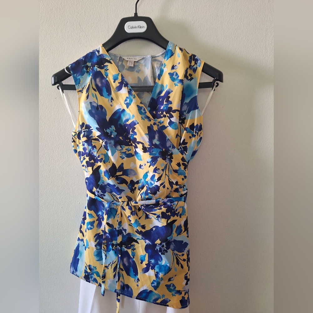 Like new condition Precis Woman Top sz UK 8, CA 8, EU 34